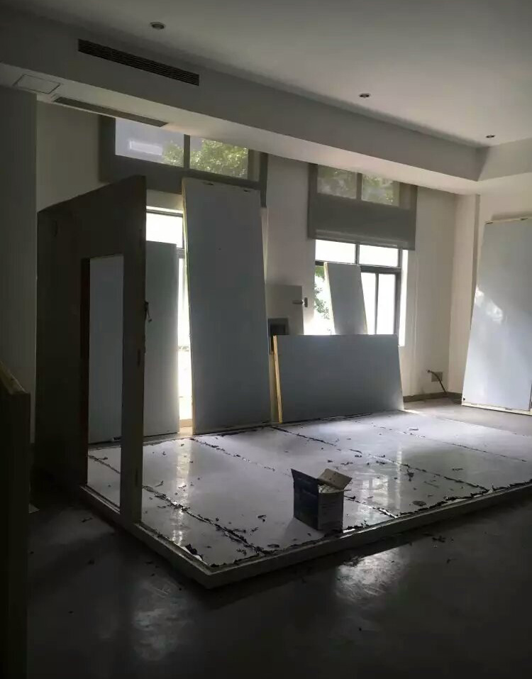 正航專業(yè)負責的工程師認真細致的安裝設備、組裝外殼到安裝框架，再到擰緊螺