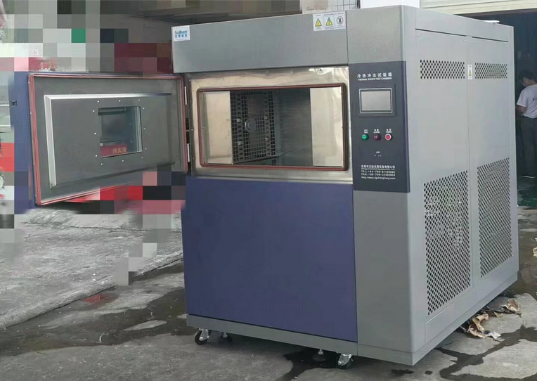 客戶訂購三箱水冷式冷熱沖擊試驗箱開門圖