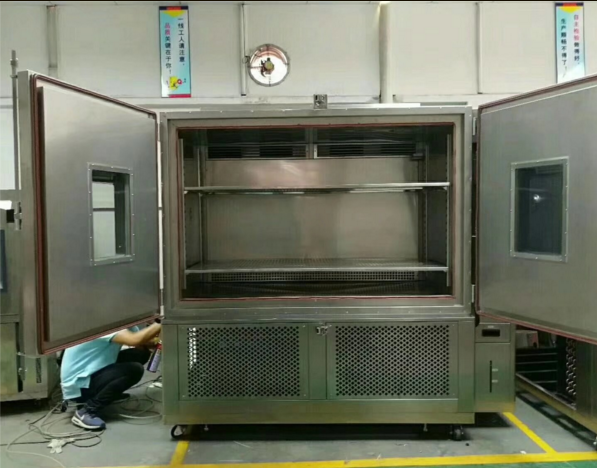 江西做顯示器/平板電腦客戶訂購的大型恒溫恒濕試驗(yàn)箱開門圖