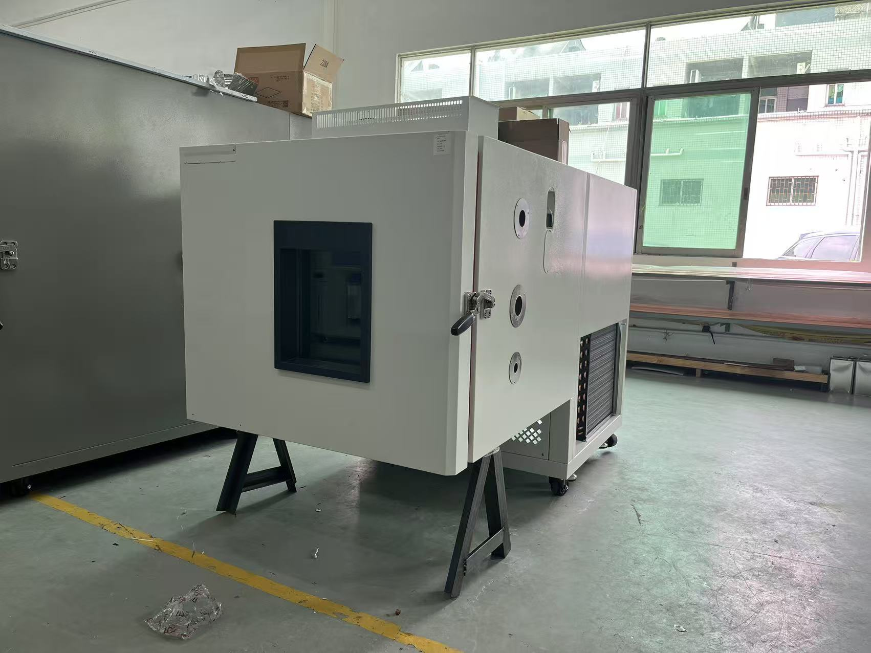 湖南客戶定制326升高低溫非標(biāo)試驗(yàn)箱